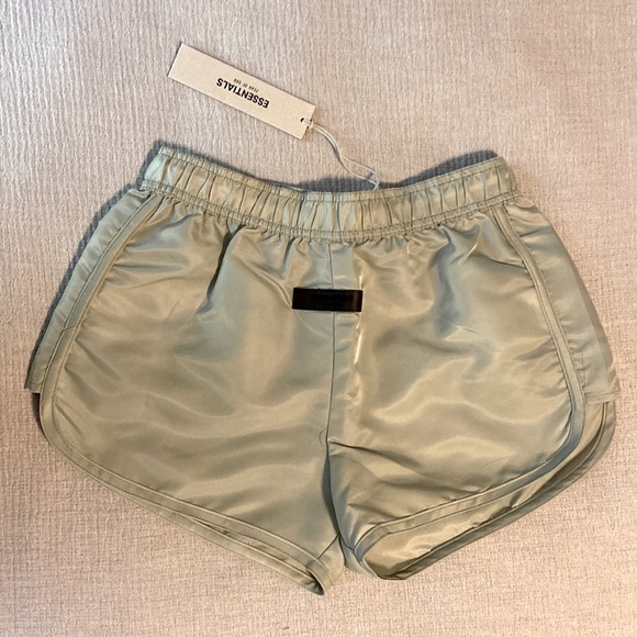 Fear of God ESSENTIALS WOMENS
Womens Running Short - Picture 1 of 5